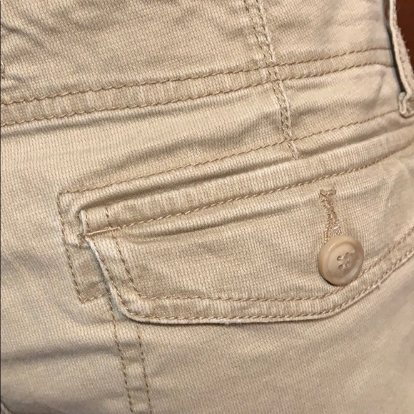 Size 7 tan cuff shorts - Picture 4 of 7